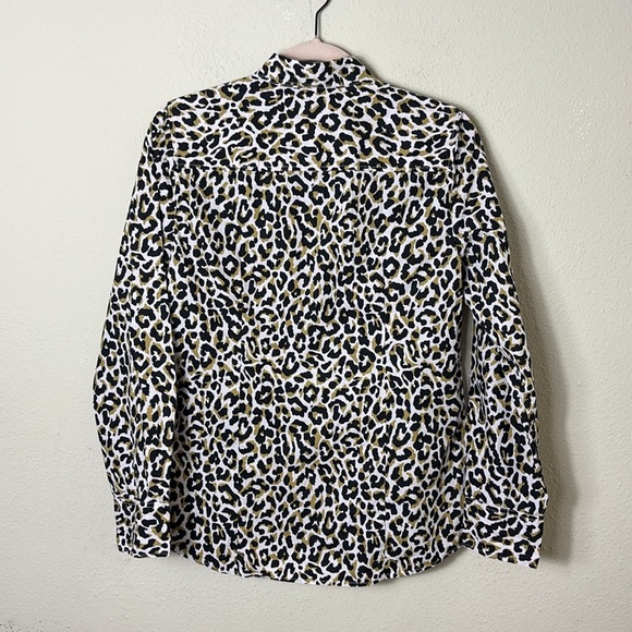 J. Crew Leopard print in soft pink button down shirt size small 100% cotton - Picture 2 of 8